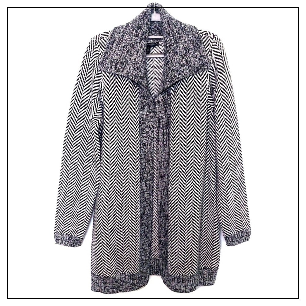 White House Black Market Black and White Chevron Cardigan
